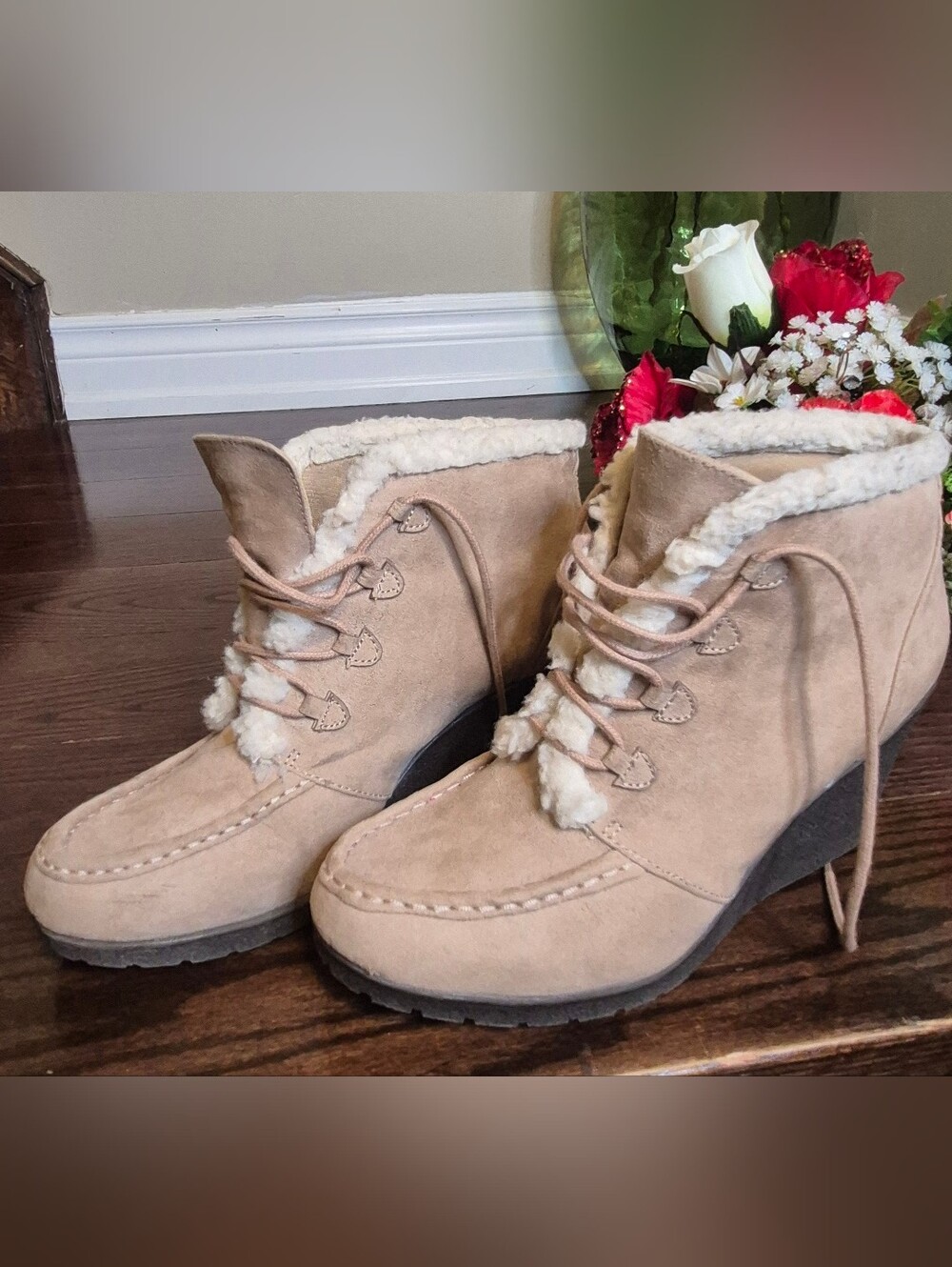 Women's Cream Suede Lace-Up Sherpa Ankle Boots